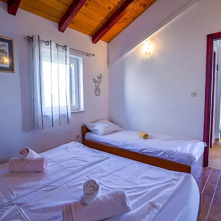 Dora Apartment